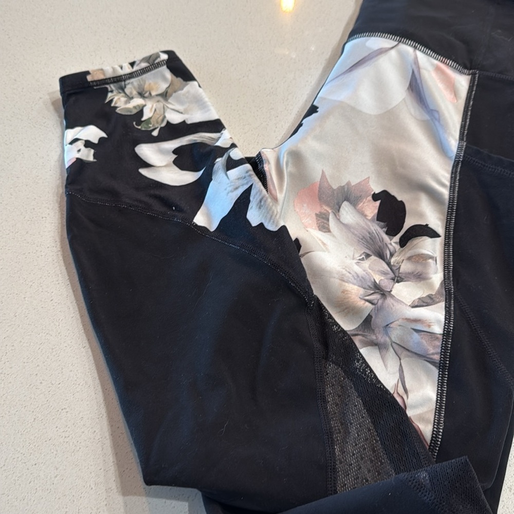Athleta Leggings Size Medium - Picture 8 of 10